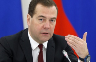 Медведев: санкции вредят