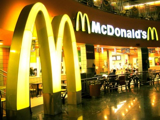Прибыль McDonald #39;s