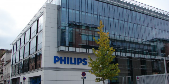 Прибыль Philips упала на