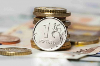 Рубль падает в ожидании