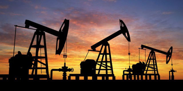 Цены на нефть растут на