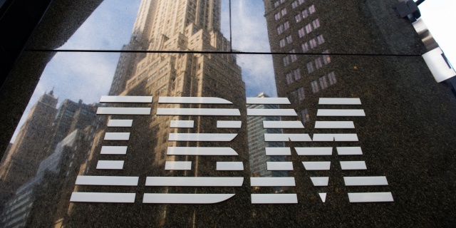Выручка IBM падает 14-й
