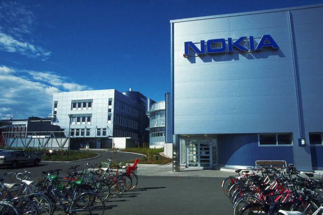 Nokia сокращает 1300