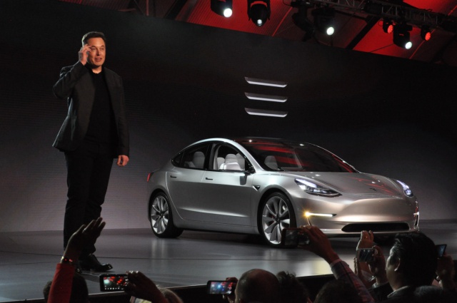 Почему Tesla Model 3 -