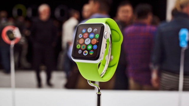 Apple Watch продавались