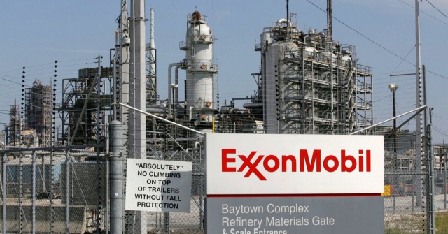 Прибыль Exxon упала на