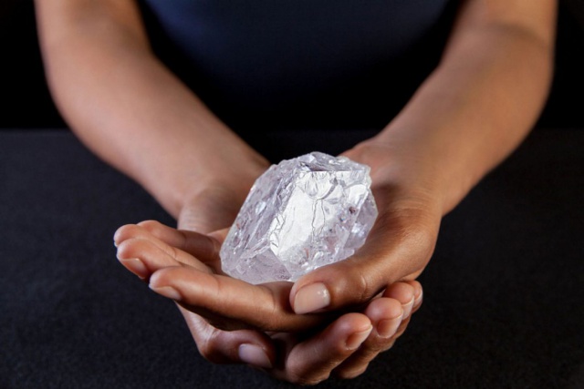 Крупнейший в мире алмаз