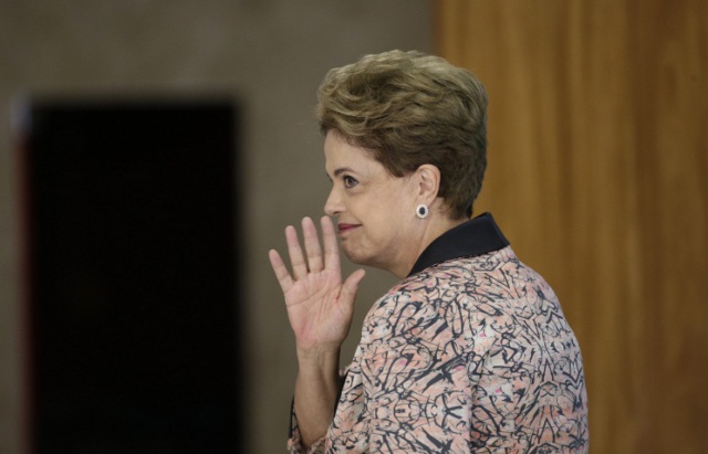 Сенат Бразилии отстранил