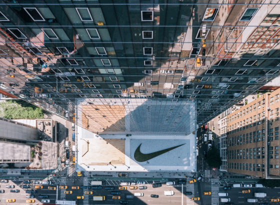 Акции Nike падают на 5%