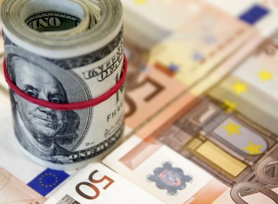 EURUSD: евро завис над