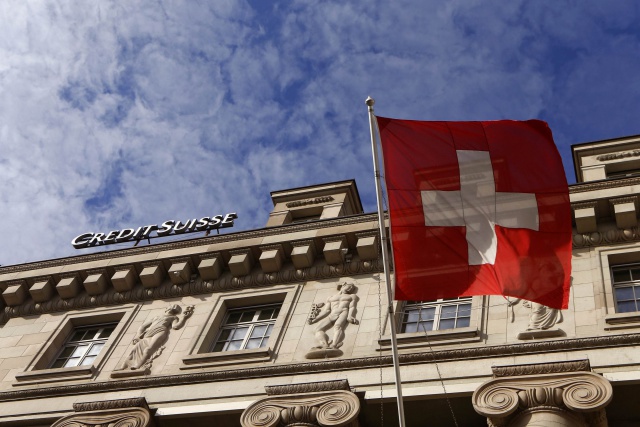 Банки Швейцарии вдвое