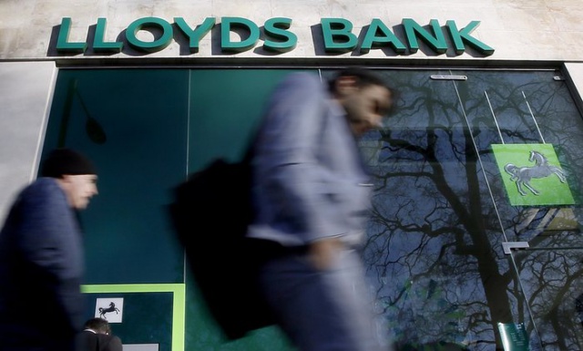 Lloyds уволит 1 200