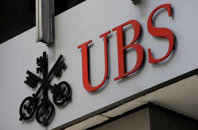 Прибыль UBS падает: