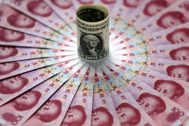Обвал юаня ускоряется.