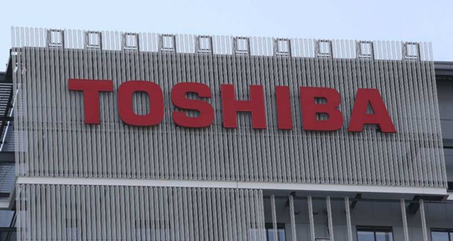 За долю в Toshiba