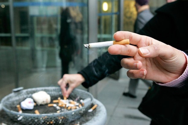 Власти запретят курить