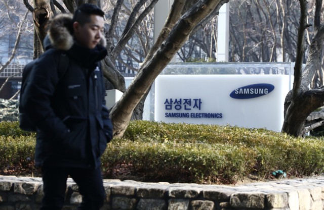 Акции Samsung упали на