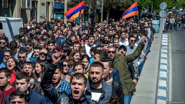 Премьер Армении ушел в