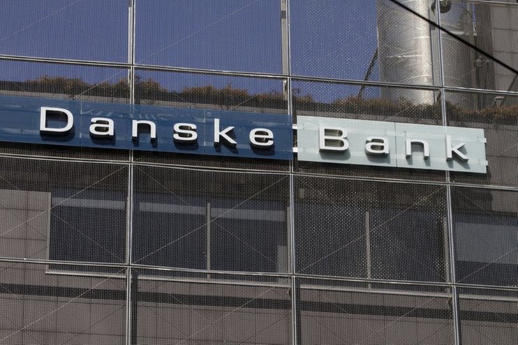 Глава Danske Bank подал