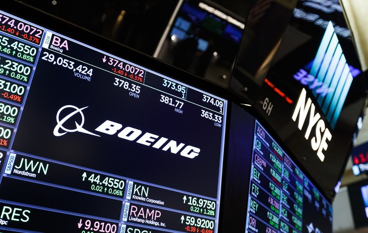 Акции Boeing снизились