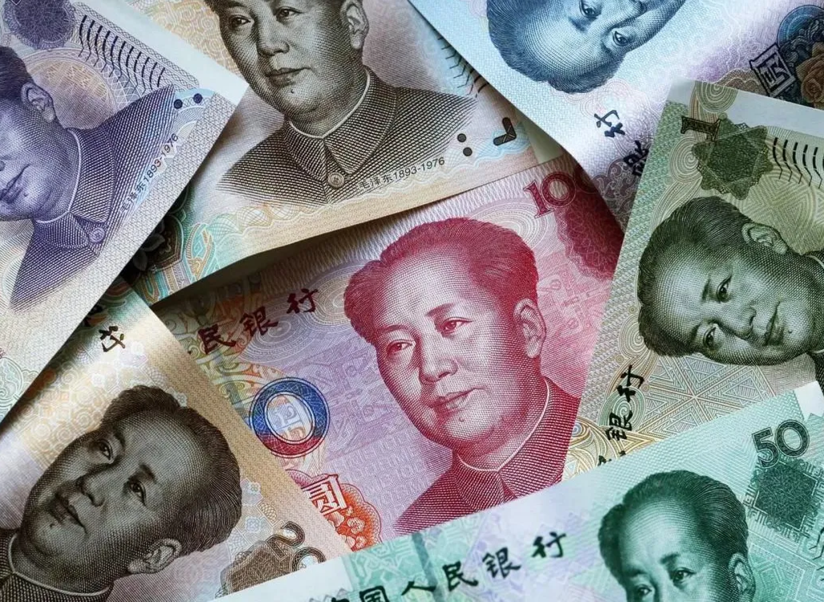 Крепкий доллар обрушил акции азиатского региона до минимумов 2022 года