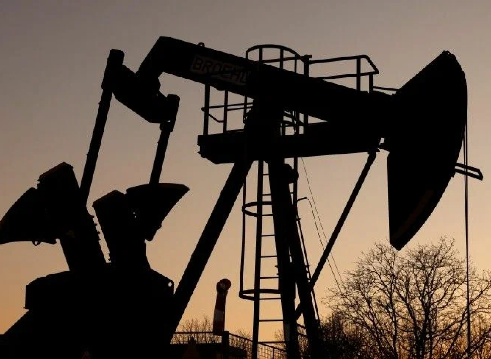 Цены на нефть растут на опасениях по поводу ограниченных поставок