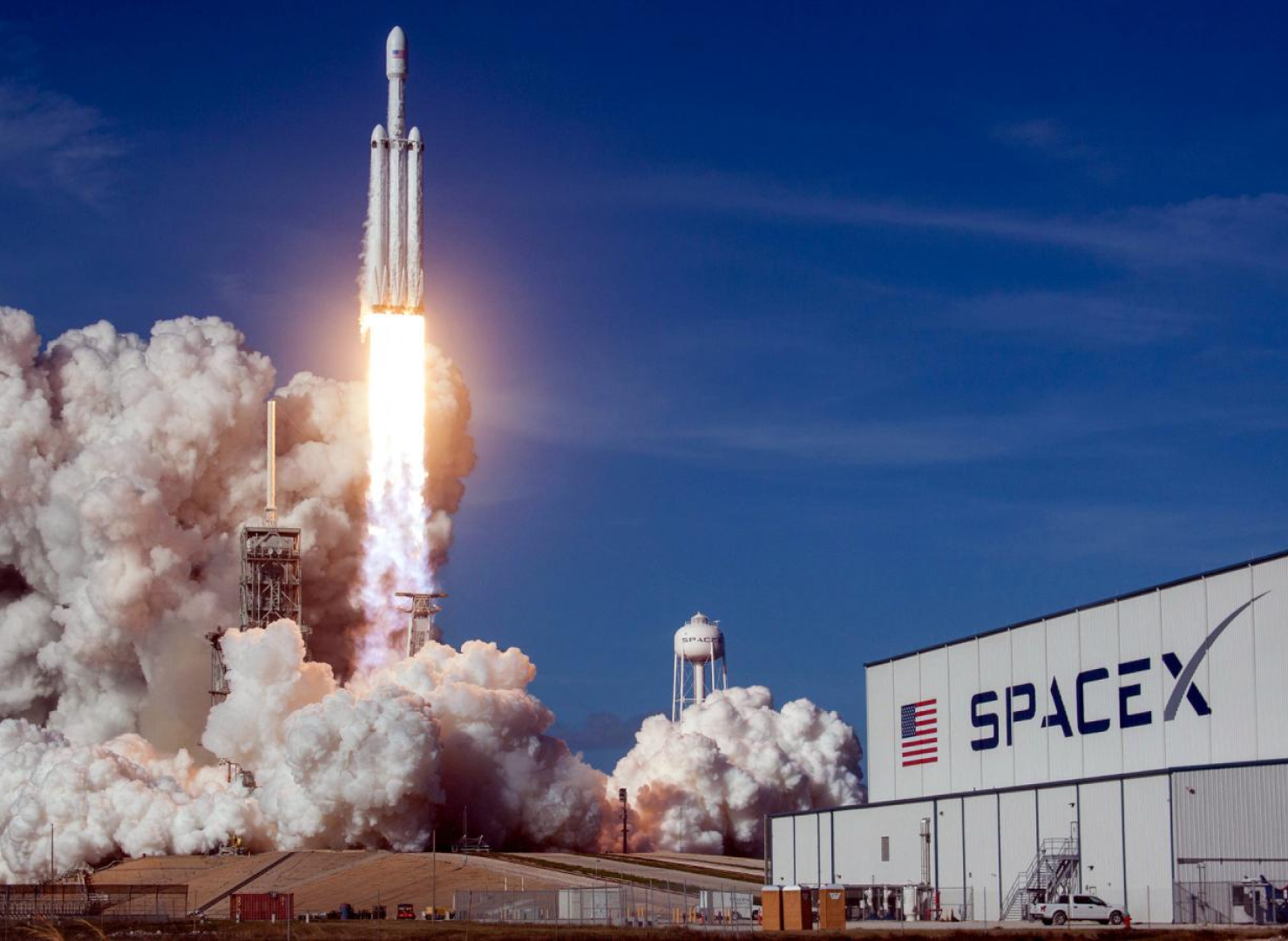 Мыс Канаверал космодром. Falcon Heavy. Фалькон хэви ракета. Илон Маск Falcon Heavy. Место откуда запускают космические корабли