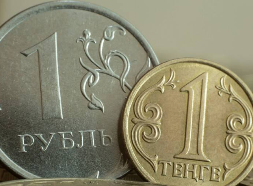 В РФ разрешили вывоз налички на сумму больше $10 000. Тенге вырастет к рублю?