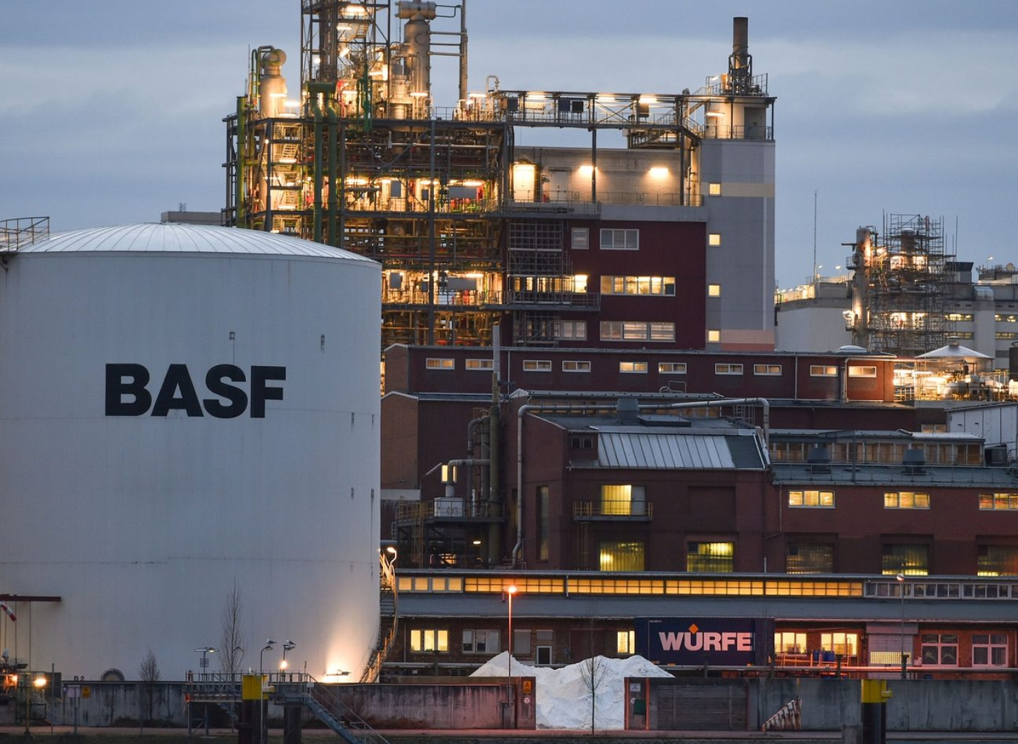 Остановка поставок российского газа в Германию приведёт к краху крупнейшей химической компании мира
