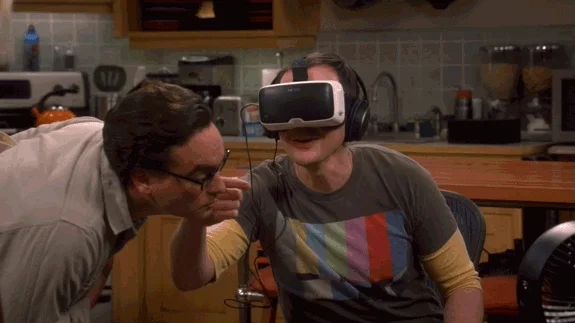 Пользователь в VR-очках